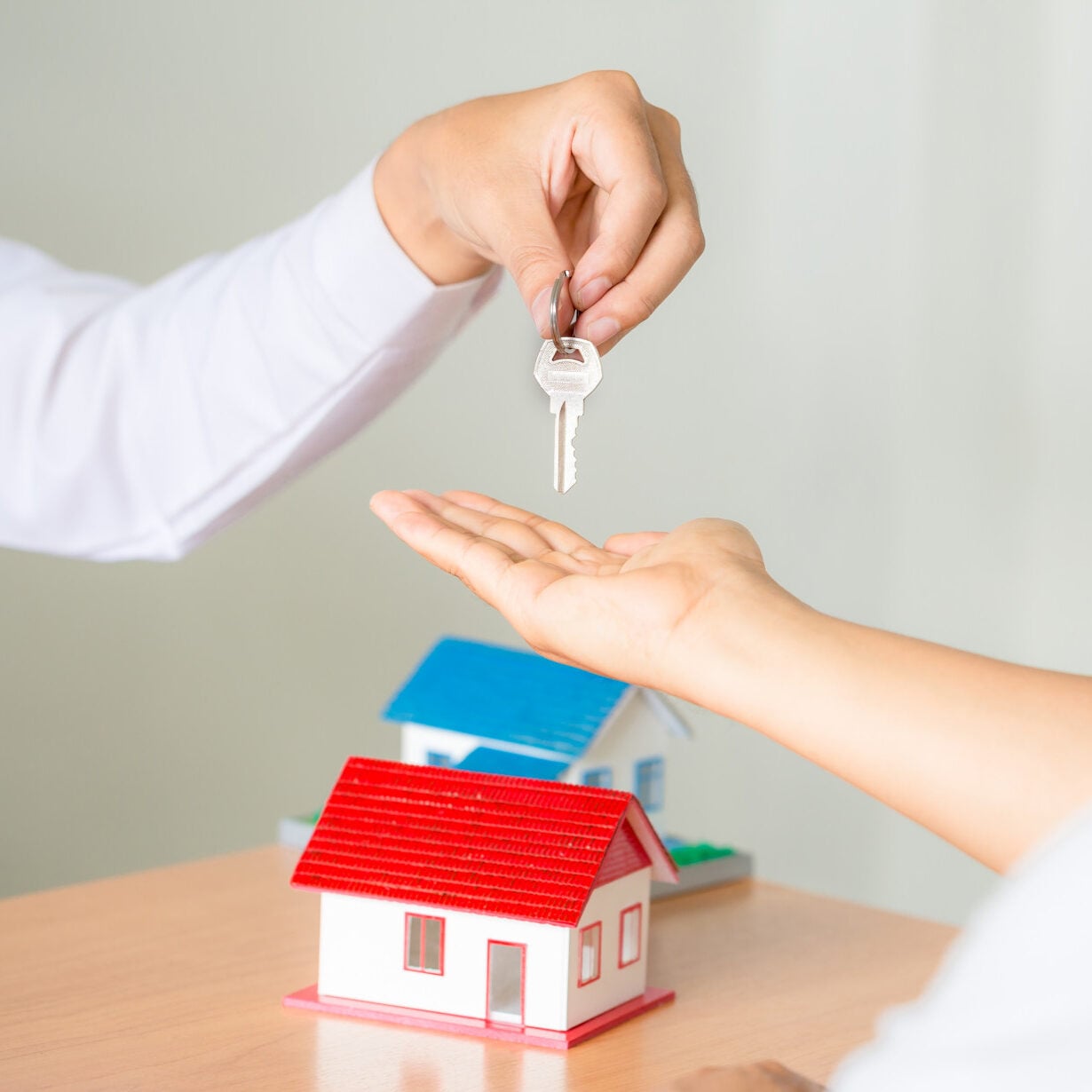 To Gear or Not to Gear, Plus A Golden Hour for Home Buyers
